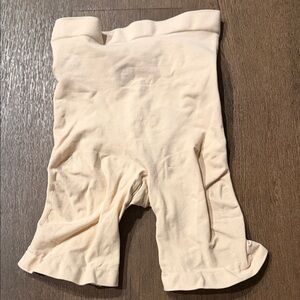 SKIMS Sculpting Mid Thigh Butt-Lifting Contour Shapewear NWOT